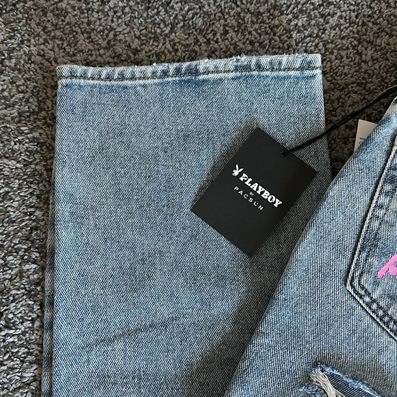 PLAYBOY - Picture 4 of 5